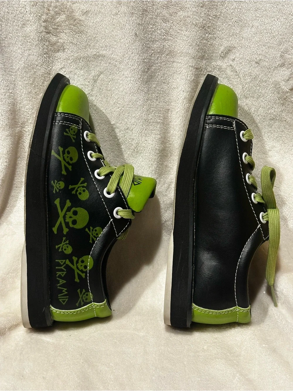 Pyramid Youth Skull Green and Black Bowling Shoes Youth Size 2 US